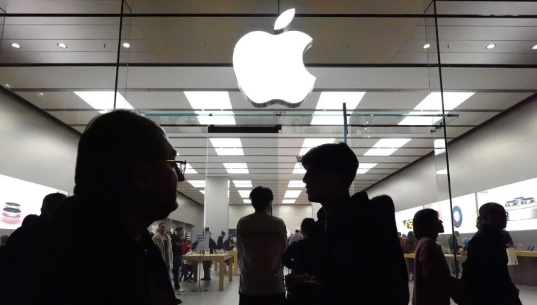 Apple accused by US labor board of imposing illegal workplace rules