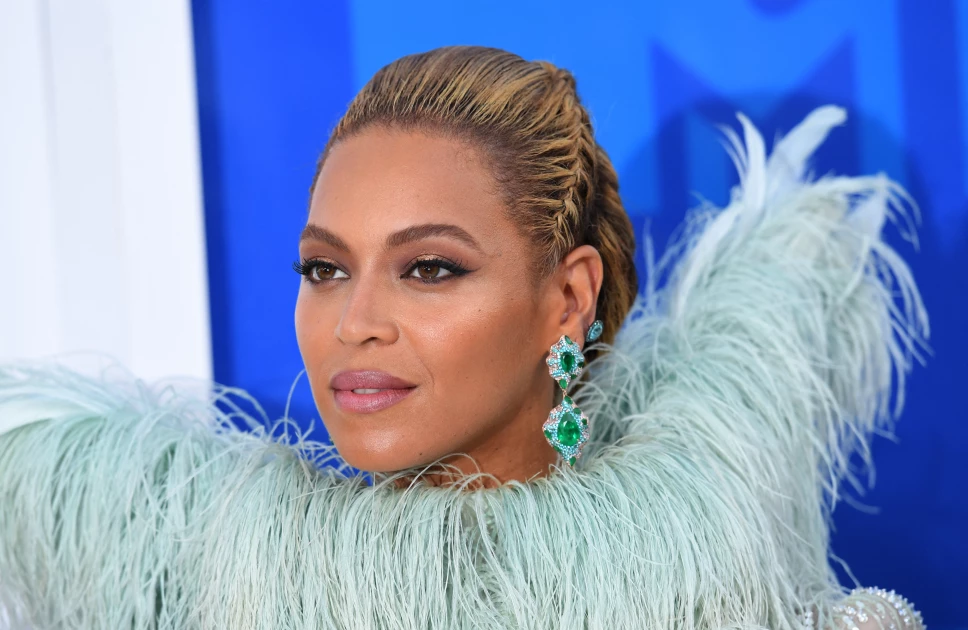 Beyonce's country album tops Billboard chart, her eighth #1