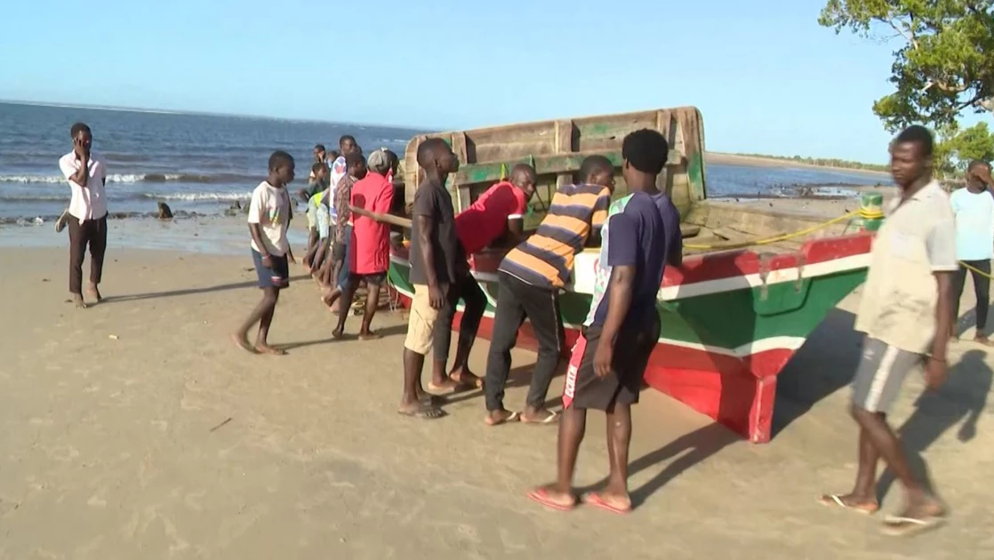 Mozambique makeshift ferry disaster kills 97 Mozambique makeshift ferry disaster kills 97