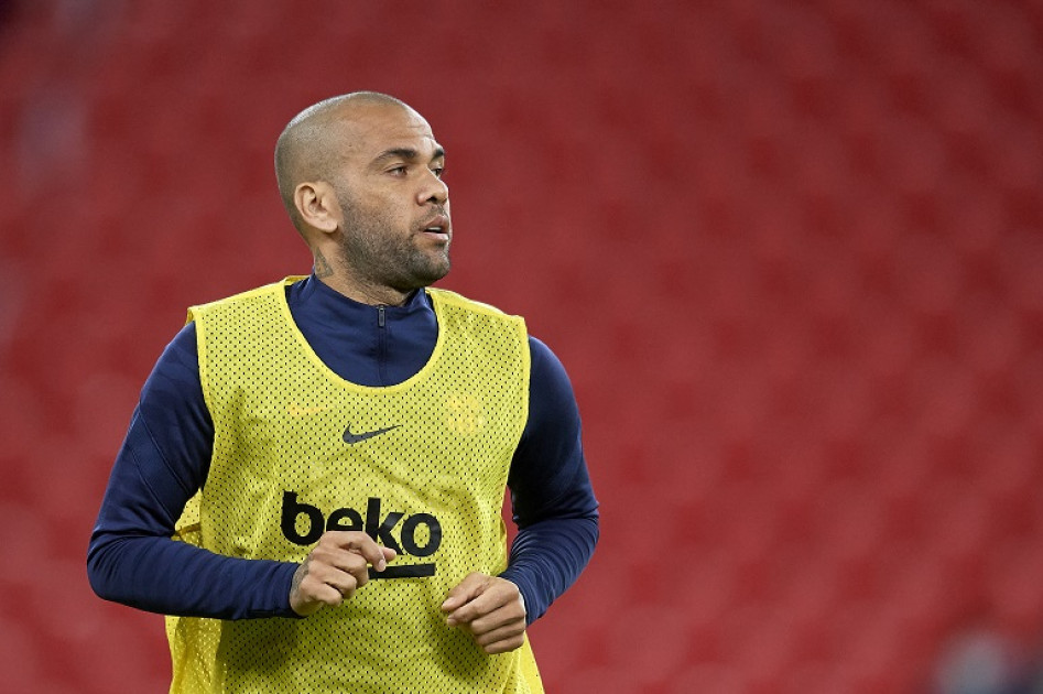 Alves joins Mexico's Pumas on free transfer