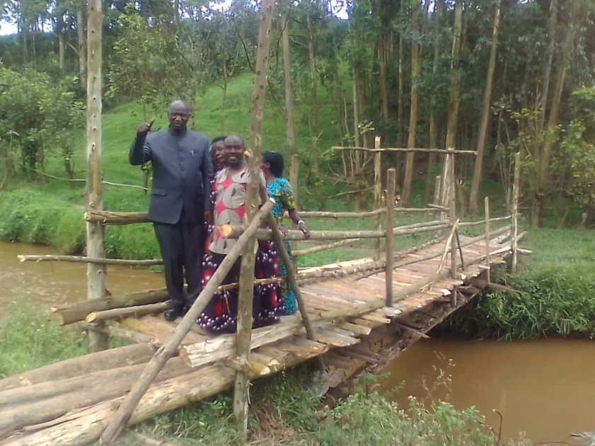 Laughter, insults for Ugandan politician who launched rickety bridge