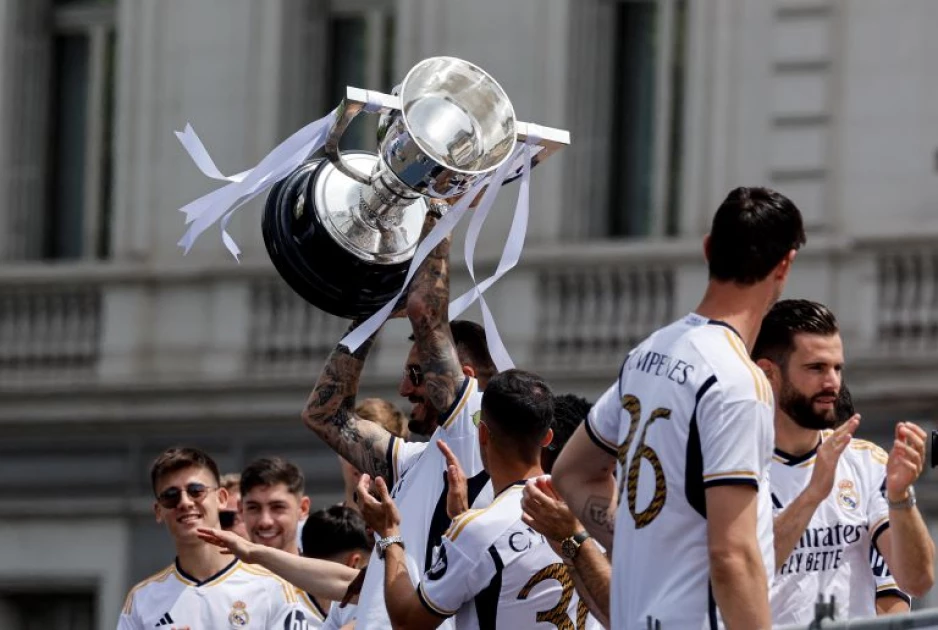 Hungry Madrid parade league title with eye on European glory