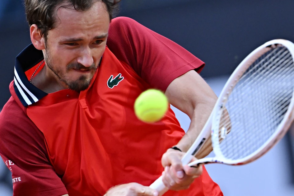 Medvedev battles past Medjedovic and into Rome last 16