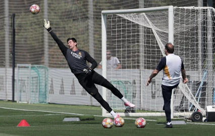Injured Courtois set to miss Belgium World Cup qualifiers