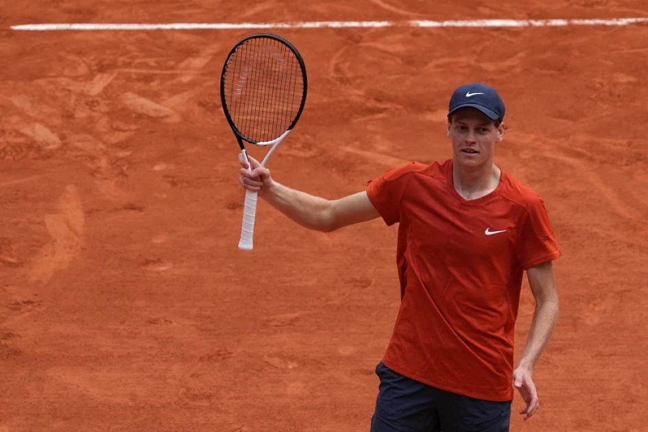 Sinner reaches first French Open semi-final, to become world No.1