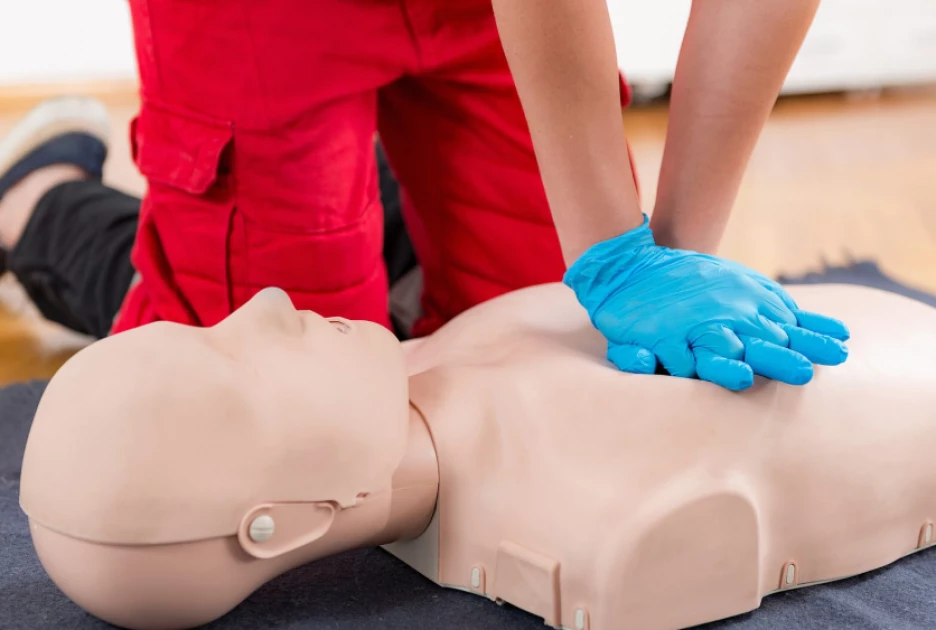 First aid: What to do if someone faints near you First aid: What to do if someone faints near you
