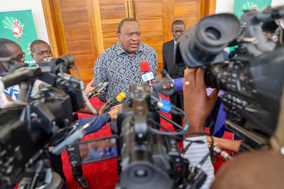 I fuel my cars, where are my perks? Uhuru fires at Ruto over denied retirement benefits I fuel my cars, where are my perks? Uhuru fires at Ruto over denied retirement benefits