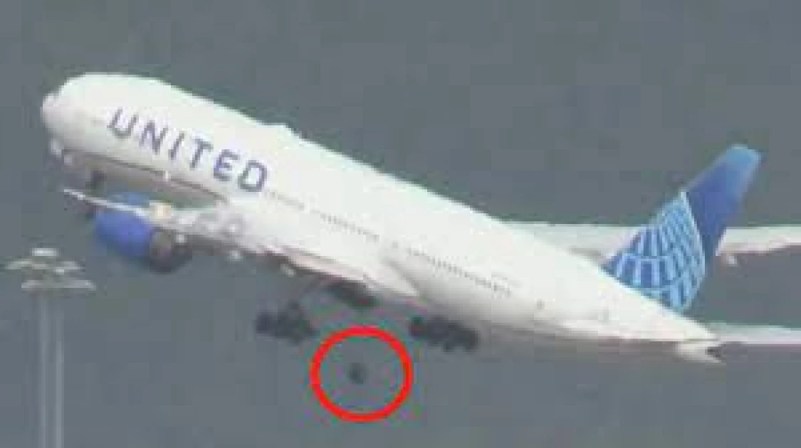 Wheel falls from Boeing plane in Los Angeles Wheel falls from Boeing plane in Los Angeles