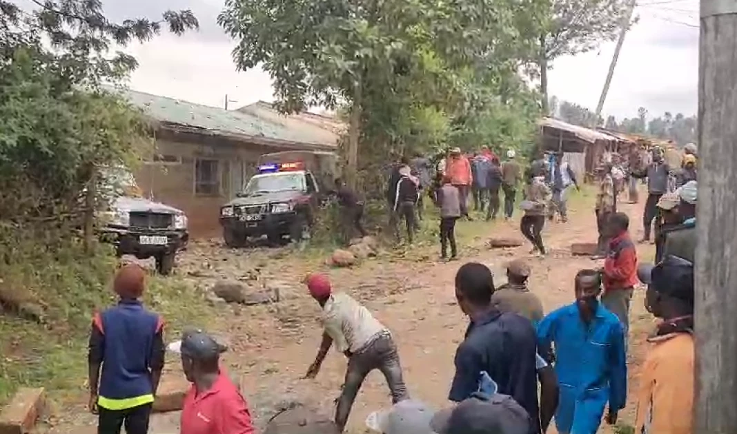 Enraged villagers storm Gachocho police station, overwhelm police, and kill murder suspect Enraged villagers storm Gachocho police station, overwhelm police, and kill murder suspect