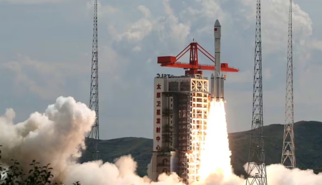 Chinese rocket's breakup puts over 1,000 satellites and other objects at risk