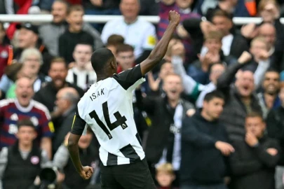 Newcastle reject Liverpool bid for Isak