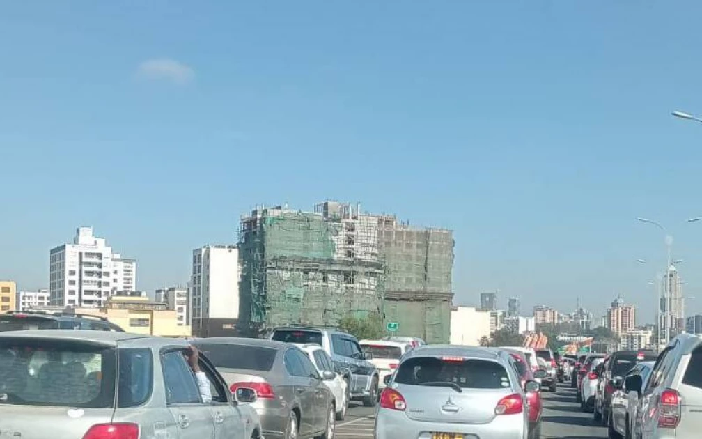 Motorists stuck amid traffic Snarl-Up on section of expressway Motorists stuck amid traffic Snarl-Up on section of expressway