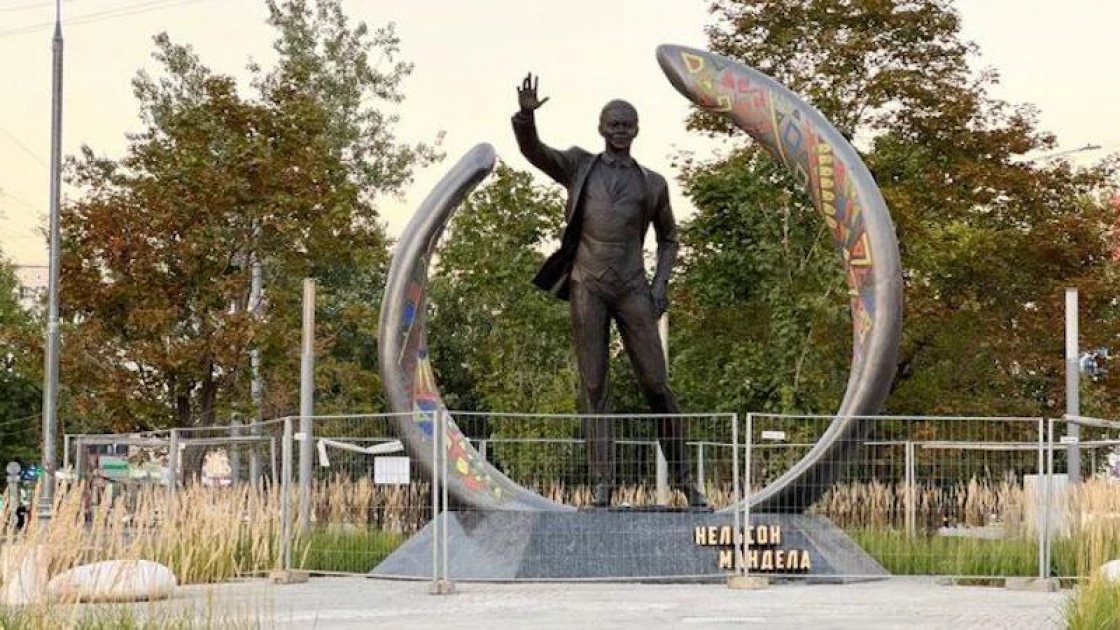 Moscow unveils new Nelson Mandela monument Moscow unveils new Nelson Mandela monument
