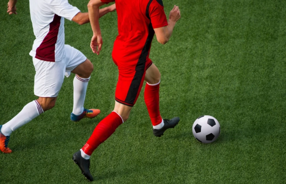 Favourites vs. Underdogs: How and when to bet on weak teams in football