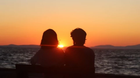 Can a girl shoot her shot? What young people think on women making the first move