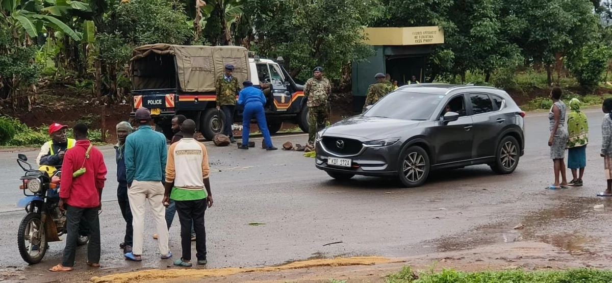 Kirinyaga residents block Mwea-Embu Highway after speeding miraa truck kills two children