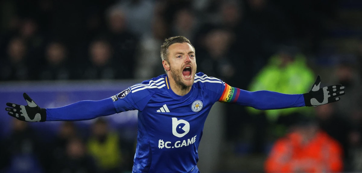 Van Nistelrooy off to winning start at Leicester, Palace beat Ipswich