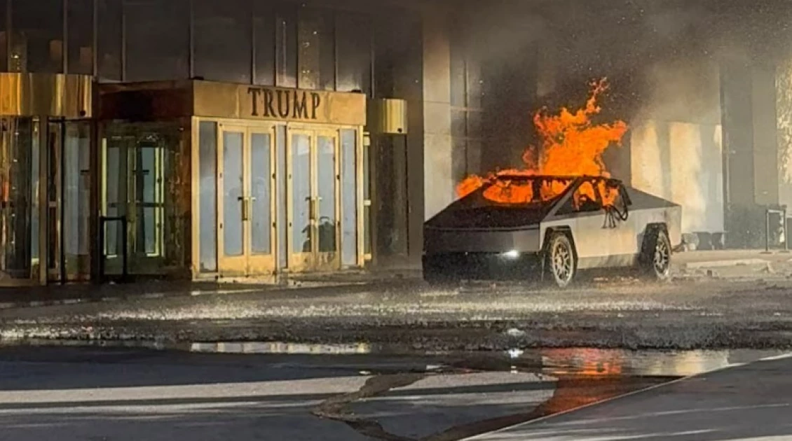 Tesla Cybertruck explodes outside Trump Las Vegas hotel, killing driver Tesla Cybertruck explodes outside Trump Las Vegas hotel, killing driver