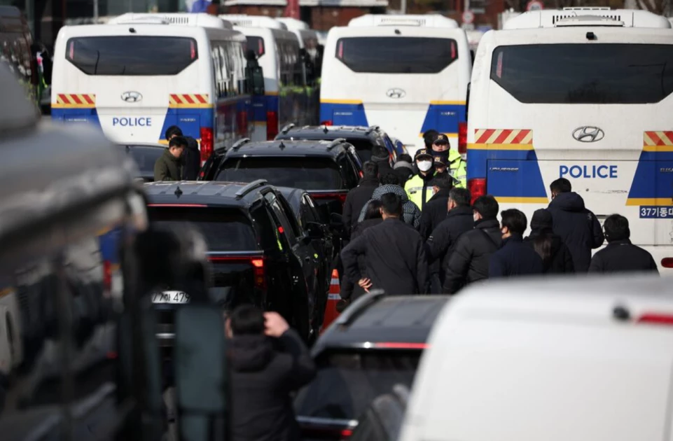 South Korean presidential guards prevent arrest of impeached Yoon after tense stand-off