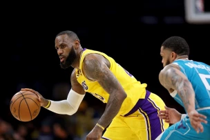 LeBron James breaks NBA all-time field goal record in Lakers loss