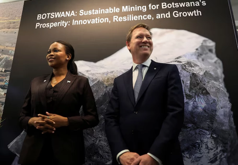 Botswana, De Beers sign long-delayed diamonds deal Botswana, De Beers sign long-delayed diamonds deal
