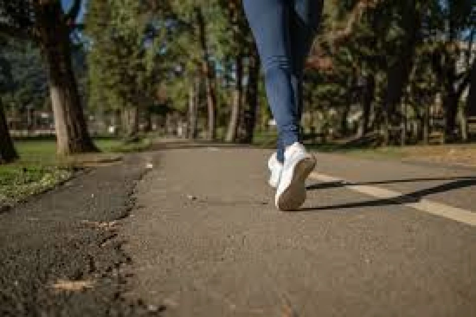 Kenyan women flock to scenic trails in growing 'hot girl walk' trend Kenyan women flock to scenic trails in growing 'hot girl walk' trend