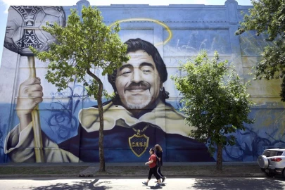Doctors ignored 'warning signs' before Maradona's death, court hears
