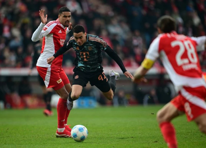 Bayern draw keeps title door ajar as Dortmund lose to Leipzig