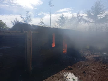 Kuresoi village residents burn down houses of illicit brew traders after man dies after drinking chang'aa