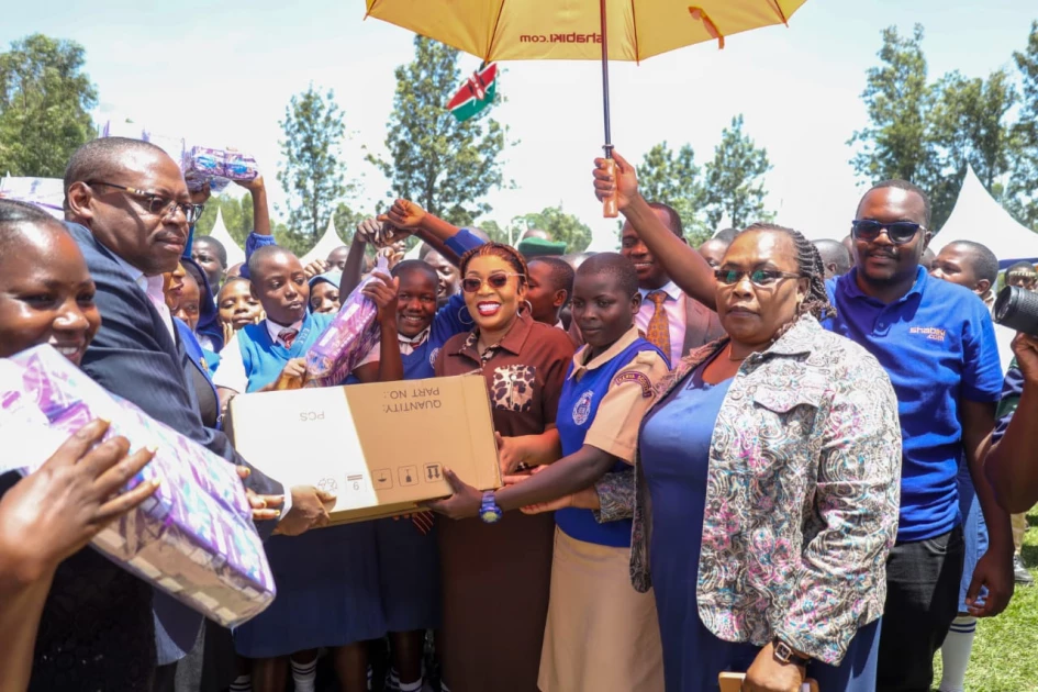 Shabiki.com donates water storage tanks to communities in western Kenya 