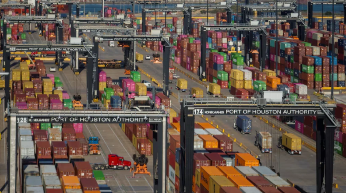 Trump's latest tariffs kick in, deepening global trade war Trump's latest tariffs kick in, deepening global trade war