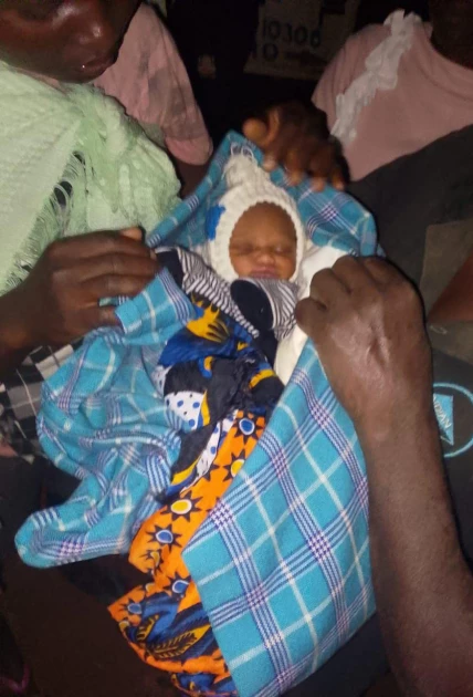Police search for mum who dumped newborn in the bush Police search for mum who dumped newborn in the bush