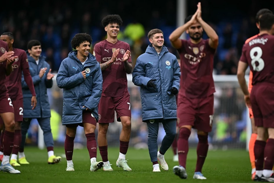 Man City close in on Champions League after win at Everton Man City close in on Champions League after win at Everton