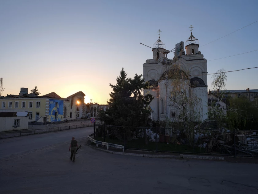 Russia and Ukraine accuse each other of breaking one-day Easter ceasefire Russia and Ukraine accuse each other of breaking one-day Easter ceasefire