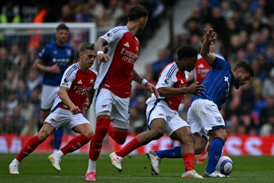 Arsenal whip Ipswich 4-0, Man United sunk by Wolves as Chelsea beat Fulham Arsenal whip Ipswich 4-0, Man United sunk by Wolves as Chelsea beat Fulham