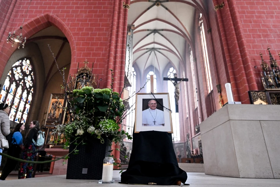 Pilgrims gather as Pope Francis begins lying in state Pilgrims gather as Pope Francis begins lying in state