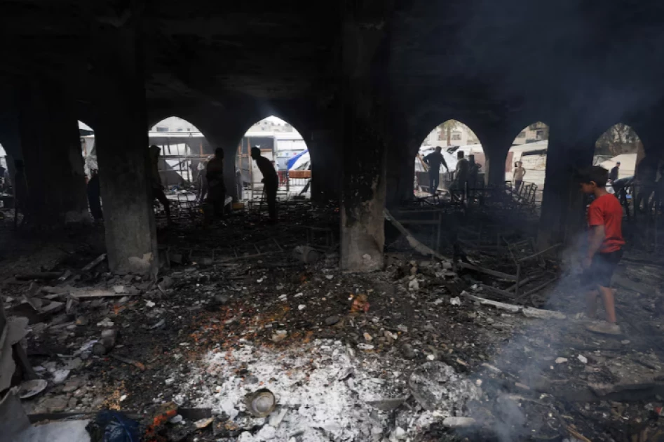 Israeli airstrikes kill 10 in school housing displaced families, medics say Israeli airstrikes kill 10 in school housing displaced families, medics say