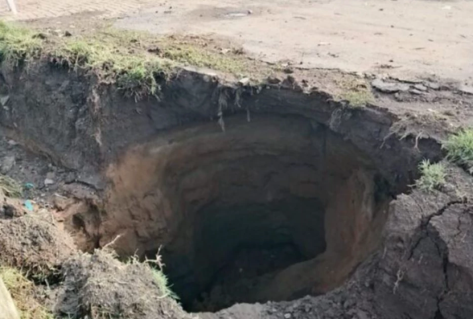 KeNHA cautions motorists after sinkhole emerges on Nakuru-Kampi ya Moto Road