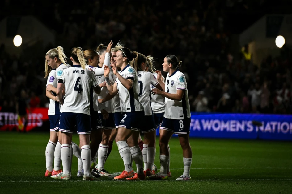 Bronze fires Chelsea to sixth straight English women's title