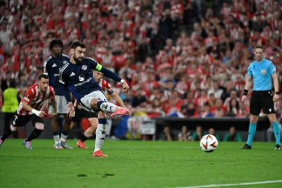 Man Utd seize control of Europa League semi against 10-man Bilbao