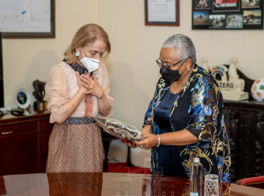 First Lady Margaret Kenyatta hosts mother of Colombian President at State House