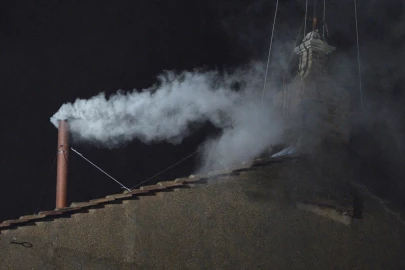 white-smoke-signalling-a-new-pope-down-the-ages-n362263