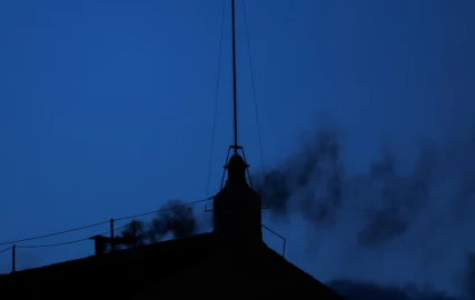 black-smoke-signals-no-pope-elected-in-first-conclave-vote-n362334