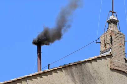 Black smoke at the Vatican, no pope yet