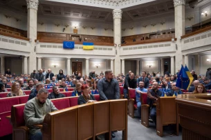 Ukraine lawmakers vote to ratify minerals deal with US