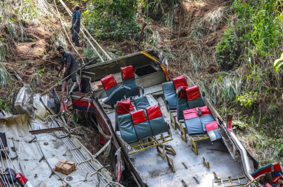 Bus carrying pilgrims crashes killing 21 in Sri Lanka