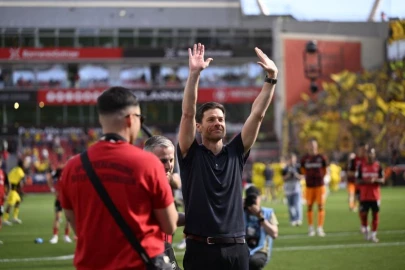 Dortmund thump Leverkusen to spoil Alonso's home farewell