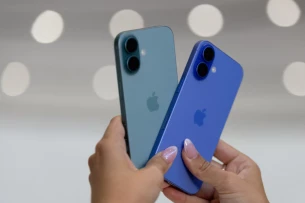 Apple reportedly considers raising iPhone prices