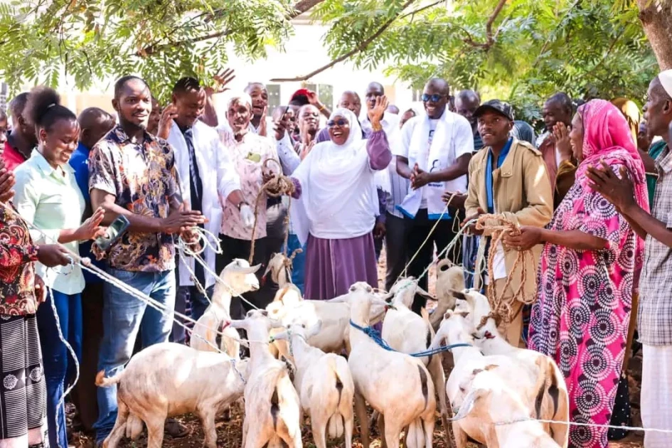 Governor Achani distributes 5,000 Galla goats to combat drought losses