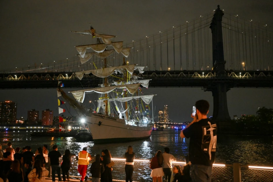 Brooklyn Bridge ship crash kills two people: NYC mayor
